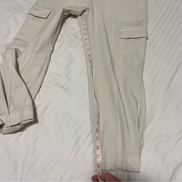 Banana Republic Slim Refined Stretch High Rise Cargo Pant Cream/White size 6 - Picture 15 of 15